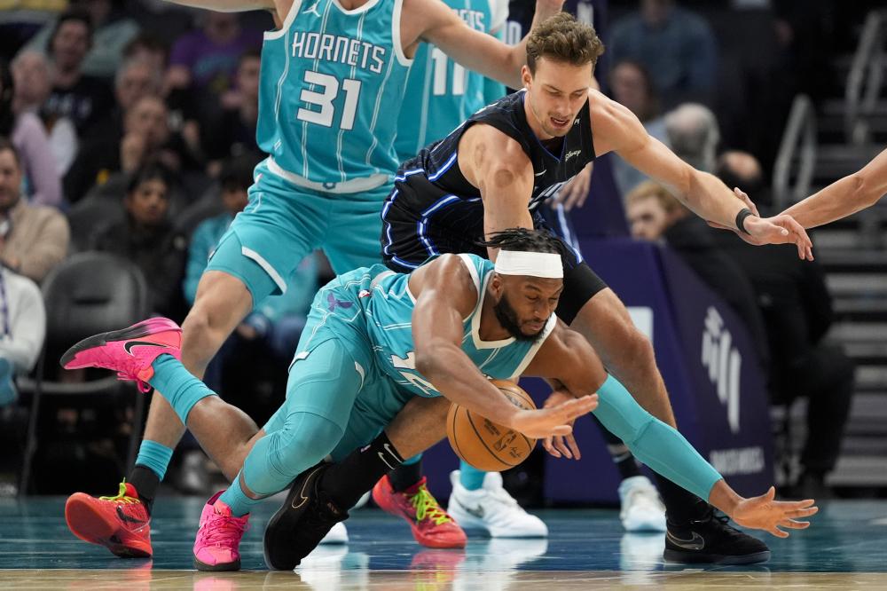 国足仍有突 国足仍有突